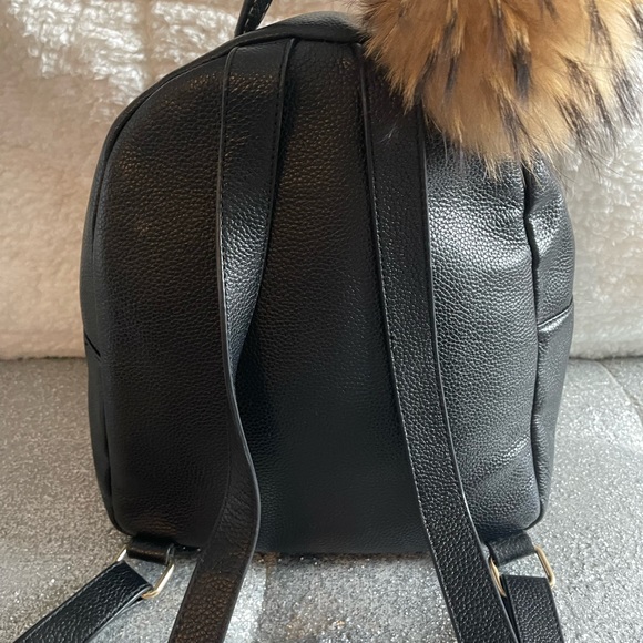 Tommy Hilfiger black leather pebbled knapsack - Picture 2 of 3
